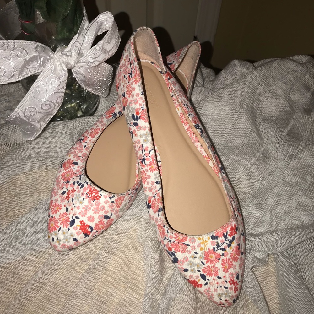 Old Navy Floral Flat